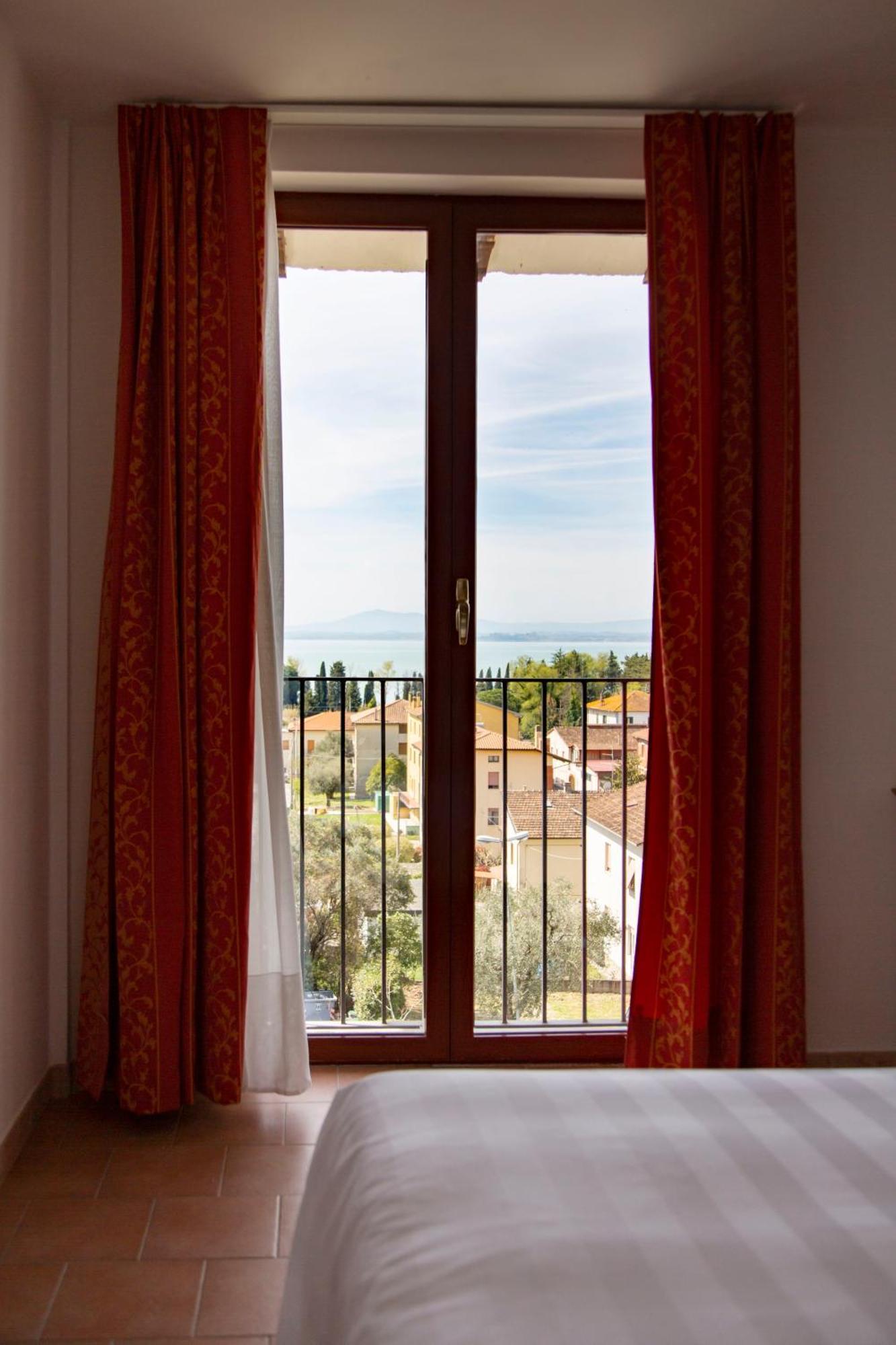 Double or Twin Room Lake View