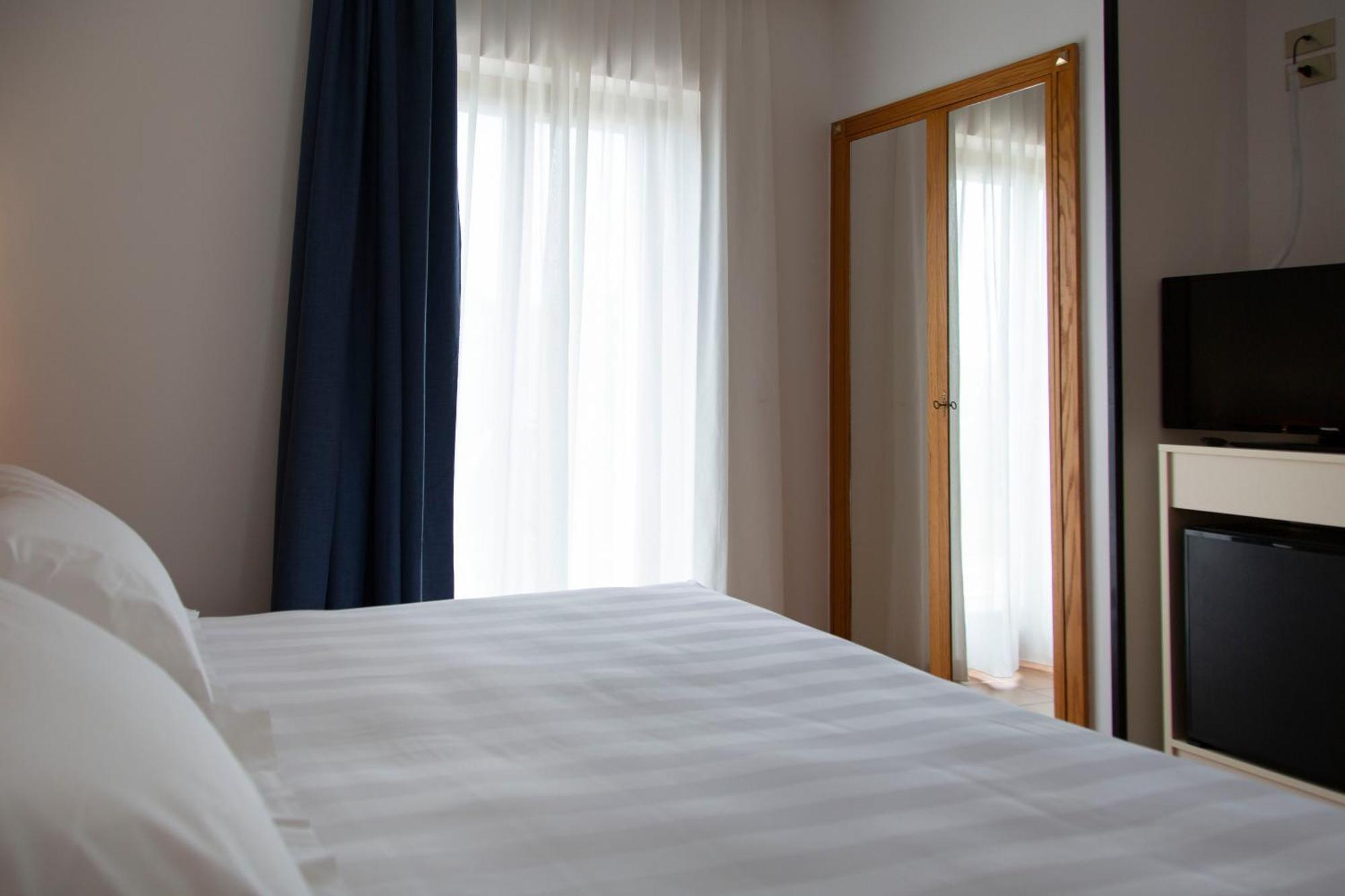 Double or Twin Room Garden View